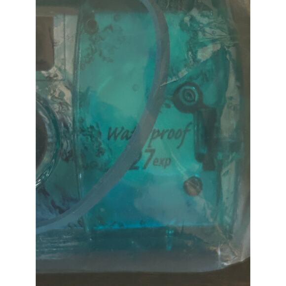 NIP Fujifilm Quicksnap Waterproof Camera Blue One Time Use Camera - Picture 2 of 3